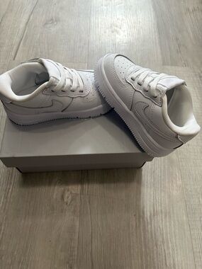 Nike Kids White Low-Top Sneakers